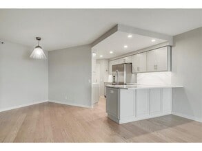 2950 Dean Pkwy in Minneapolis, MN - Building Photo - Building Photo