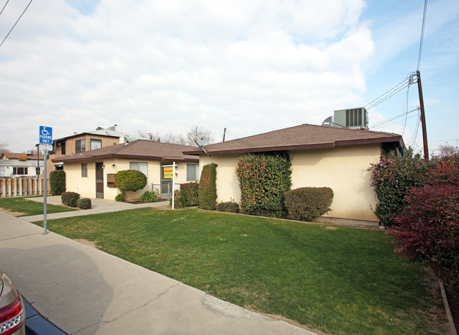 826 30th St in Bakersfield, CA - Foto de edificio - Building Photo