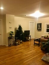 42 Sewall St, Unit 3 in Somerville, MA - Foto de edificio - Building Photo