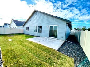 3956 N Amberwood Ave in Meridian, ID - Building Photo - Building Photo