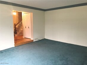 33403 Cromwell Dr in Solon, OH - Building Photo - Building Photo