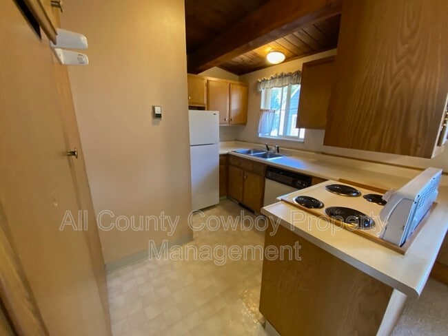 property at 1000 E Garfield St
