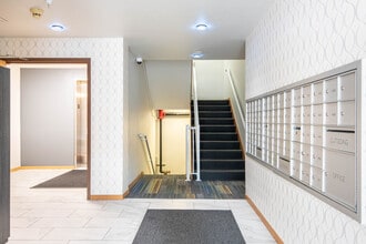 Quisling Terrace in Madison, WI - Foto de edificio - Lobby