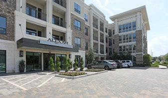 Sinclair in Houston, TX - Building Photo