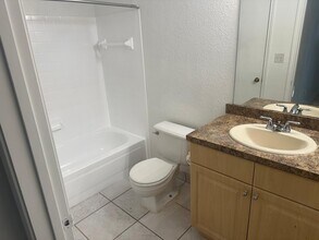 2405 NW 33rd St, Unit 1207 in Oakland Park, FL - Building Photo - Building Photo
