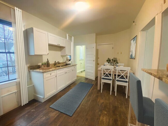 21 Commonwealth Ave, Unit 21 in Concord, MA - Foto de edificio - Building Photo