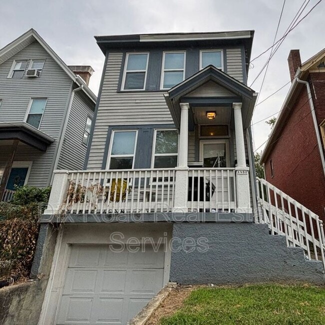 property at 1852 Hewitt Ave