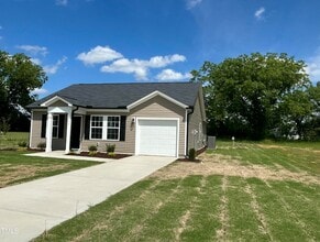 114 Johnson Rdg Wy in Four Oaks, NC - Foto de edificio - Building Photo
