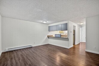 2865 N Clark Ct in Cornelius, OR - Building Photo - Building Photo