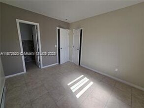724 SW 7th Terrace in Hallandale Beach, FL - Building Photo - Building Photo