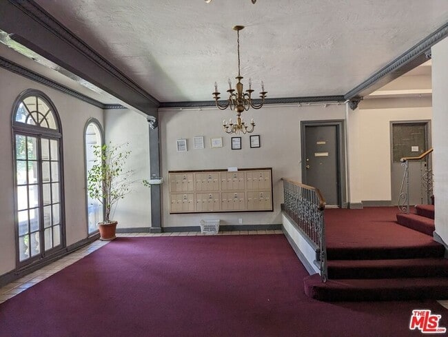 335 S Berendo St in Los Angeles, CA - Building Photo - Building Photo