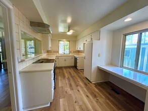 2021 Anacapa St in Santa Barbara, CA - Foto de edificio - Building Photo