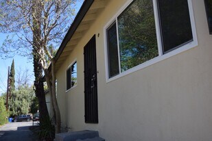 15940 Hart St in Los Angeles, CA - Building Photo