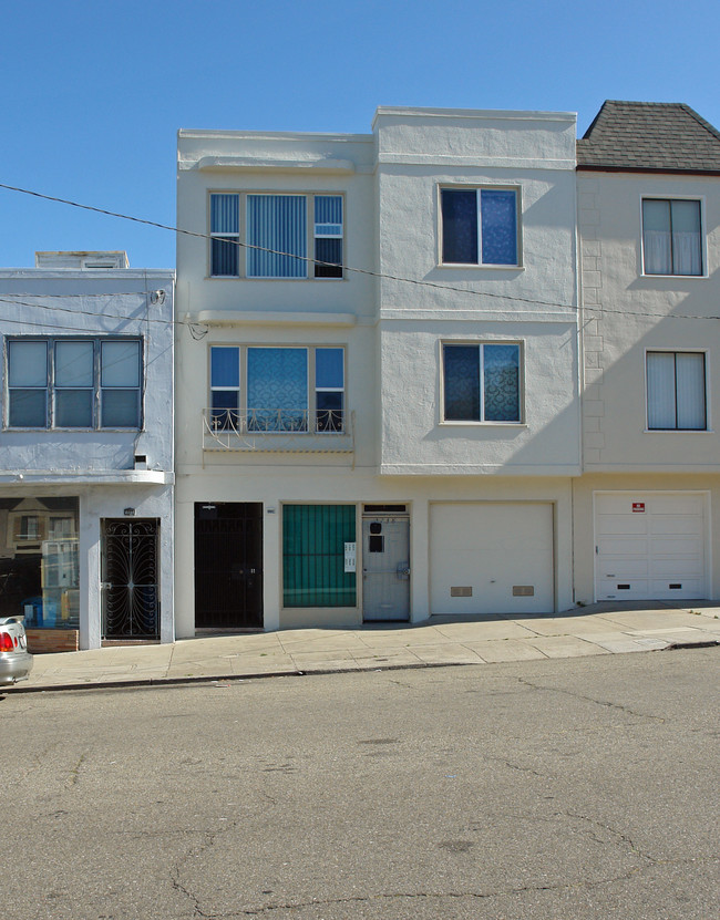 2238 Vicente St in San Francisco, CA - Foto de edificio - Building Photo