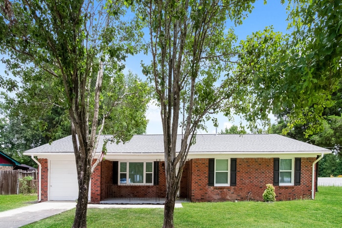 2 Summit Ave in Goose Creek, SC - Building Photo