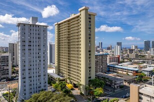 Makiki Plaza in Honolulu, HI - Building Photo