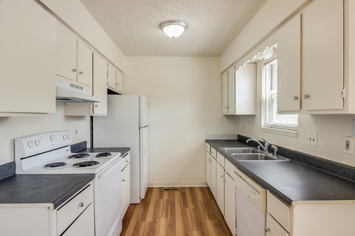 Alton Burcham Town Homes in East Lansing, MI - Foto de edificio