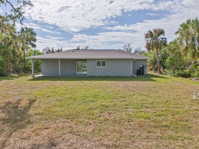2462 Ensenada Ln in North Port, FL - Building Photo - Building Photo