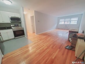 637 Cove Rd in Stamford, CT - Building Photo - Building Photo