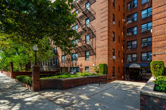 160 Ocean Pky in Brooklyn, NY - Building Photo - Building Photo