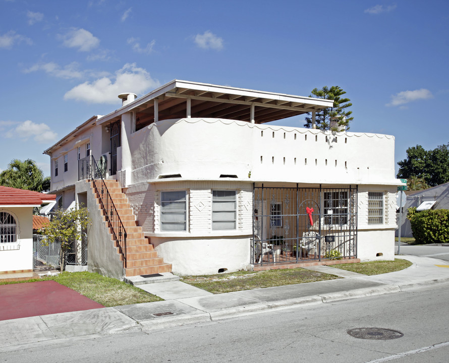 5905 SW 24th St in Miami, FL - Foto de edificio