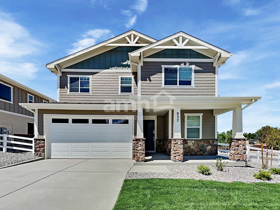 832 S Oak St in Lakewood, CO - Building Photo
