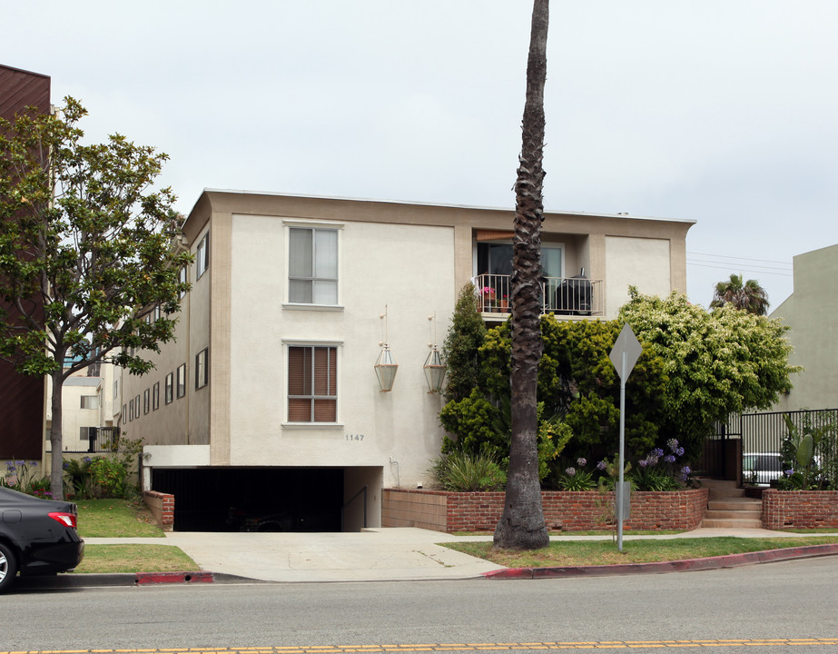 1147 Lincoln Blvd in Santa Monica, CA - Building Photo