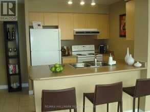 5191 Dundas St W in Toronto, ON - Building Photo - Building Photo