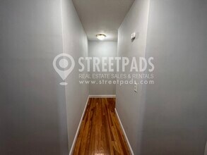 1139 Beacon St, Unit 3 in Brookline, MA - Building Photo - Building Photo