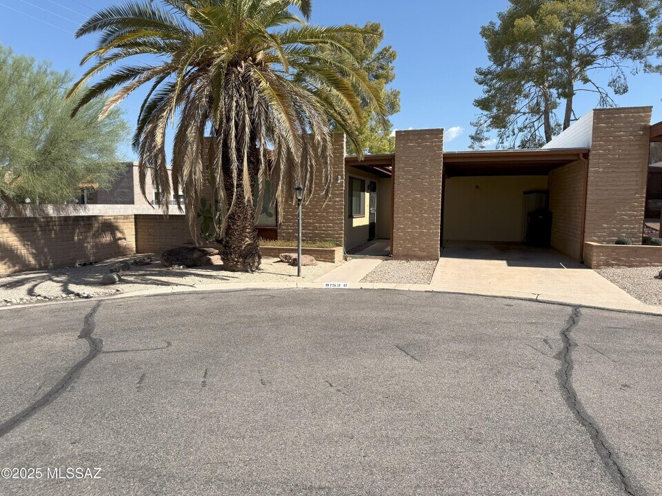 9153 E Broadway Blvd in Tucson, AZ - Building Photo