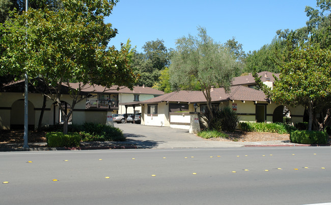 2437 Bethards Dr in Santa Rosa, CA - Building Photo - Building Photo