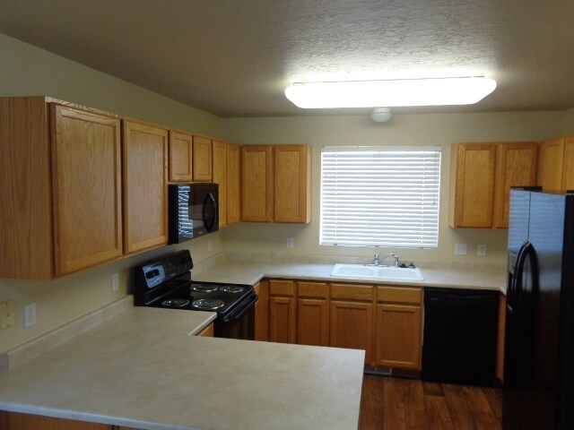 5551 Geneva Way in Stansbury Park, UT - Building Photo - Building Photo