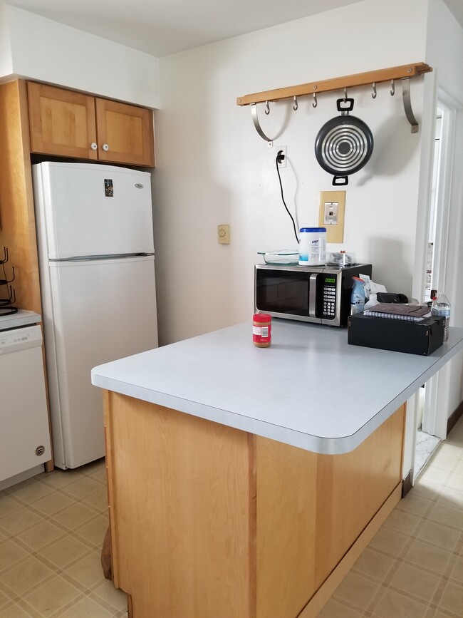 3101 Lone Pine Rd, Unit 2nd floor