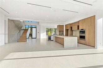 2050 S Hibiscus Dr in North Miami, FL - Building Photo - Building Photo