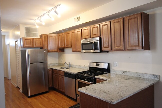 3318 W Lawrence Ave, Unit 2F
