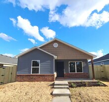 2504 E Illinois Aly in Fayetteville, AR - Building Photo