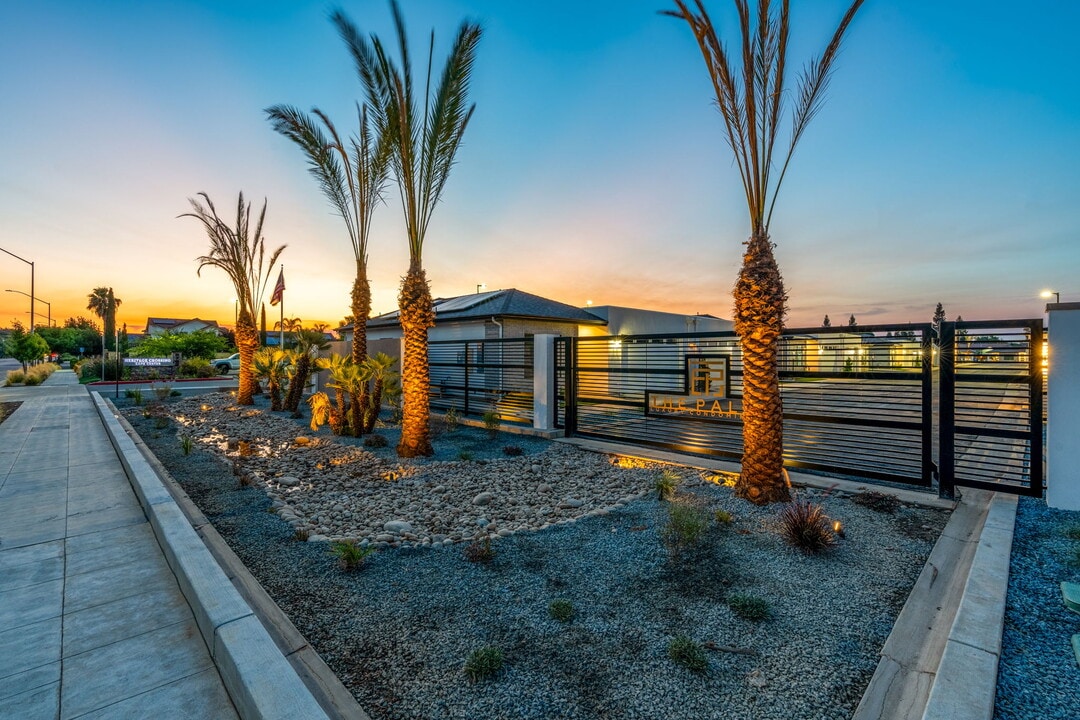 The Palms Luxury Condominiums in Fresno, CA - Foto de edificio