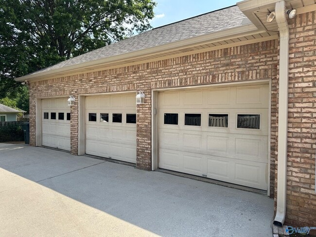 100 Gray Run Dr in Huntsville, AL - Building Photo - Building Photo