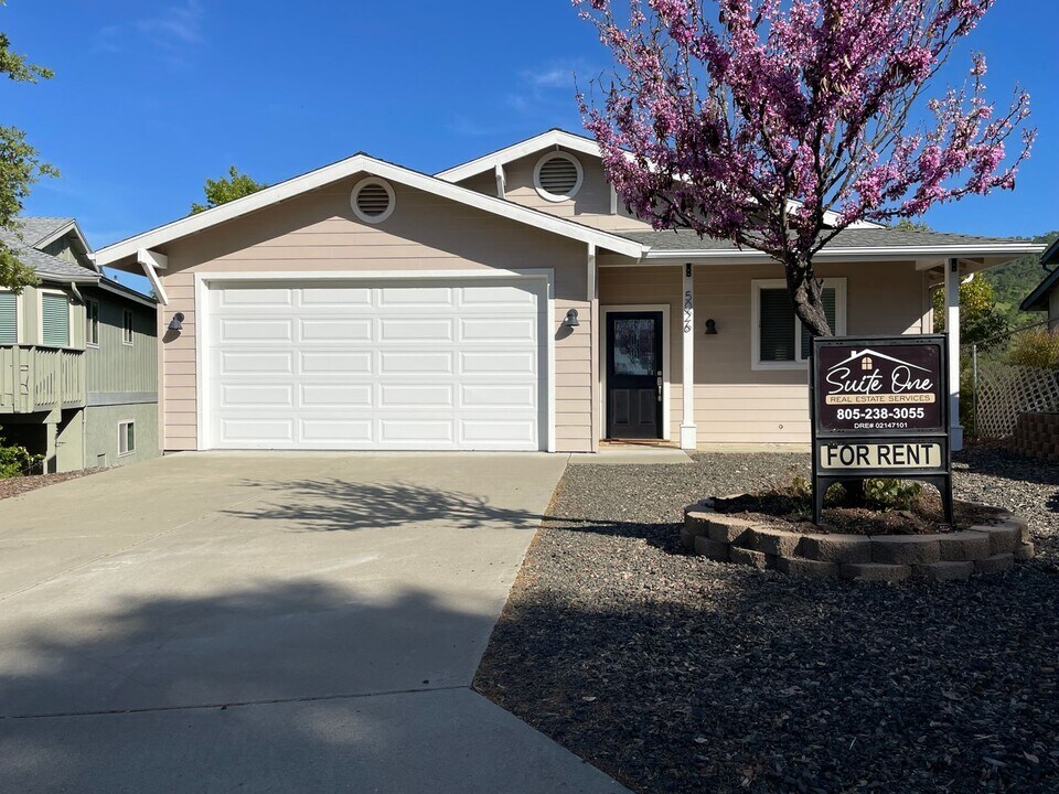 5026 Meadow Lark Ln in Paso Robles, CA - Building Photo