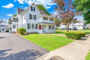 117 S Main St in Branford, CT - Building Photo