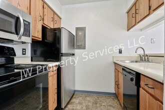 4101 Hessmer Ave in Metairie, LA - Building Photo - Building Photo
