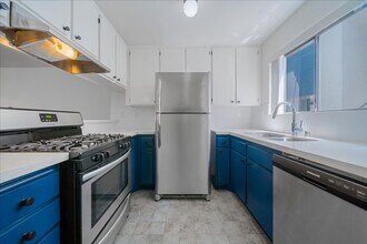 448 W Windsor Rd in Glendale, CA - Building Photo - Building Photo