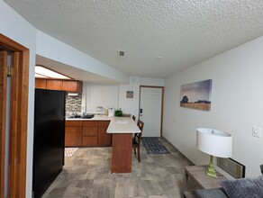 605 Flora St, Unit Apartment in Prescott, AZ - Building Photo - Building Photo