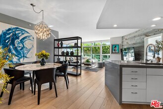13700 Marina Pointe Dr in Los Angeles, CA - Building Photo - Building Photo