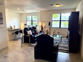 3265 W 100th Terrace in Hialeah, FL - Building Photo - Building Photo