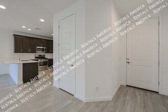 9002 W Rancho Dr in Glendale, AZ - Building Photo - Building Photo