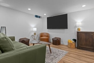 1095 April Ln, Unit Lower in Ashwaubenon, WI - Building Photo - Building Photo