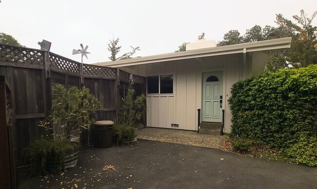 51 Grant Ave in Petaluma, CA - Building Photo - Building Photo