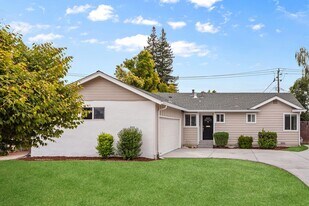 10852 Alderbrook Ln in Cupertino, CA - Building Photo