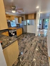 83-49 240th St in Queens, NY - Foto de edificio - Building Photo